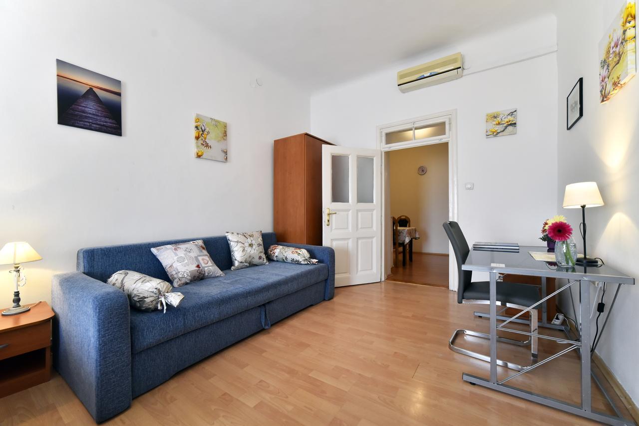 Apartment Tesla Zagreb Bagian luar foto