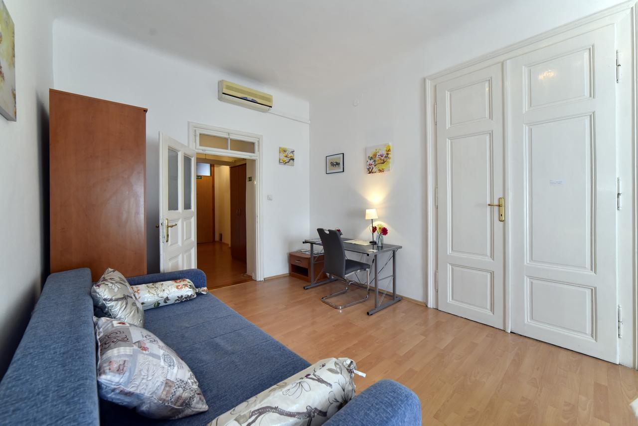 Apartment Tesla Zagreb Bagian luar foto