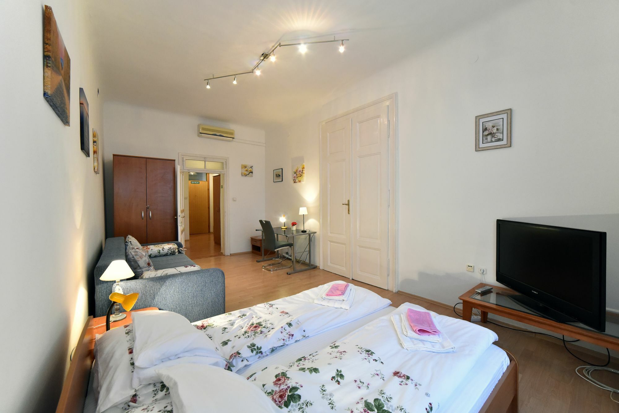 Apartment Tesla Zagreb Bagian luar foto